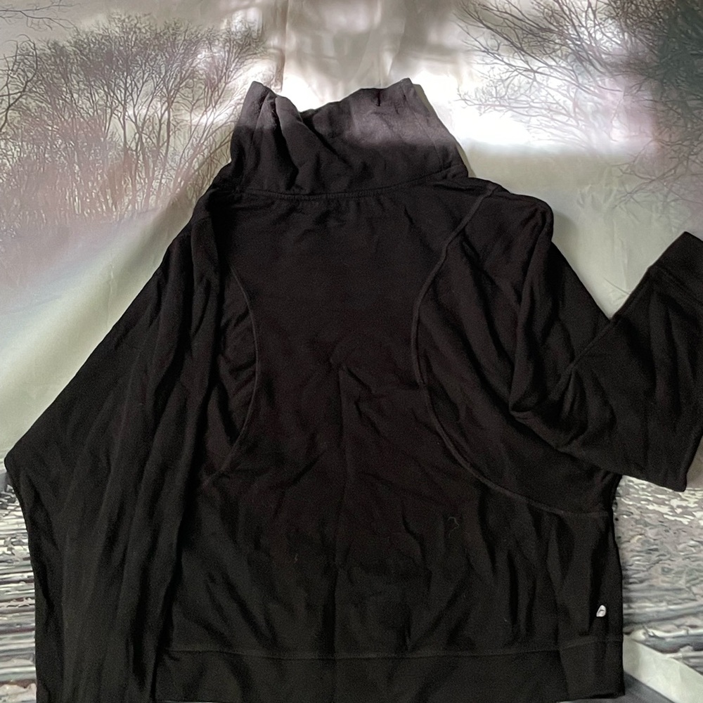 Short turtle neck sweatshirt